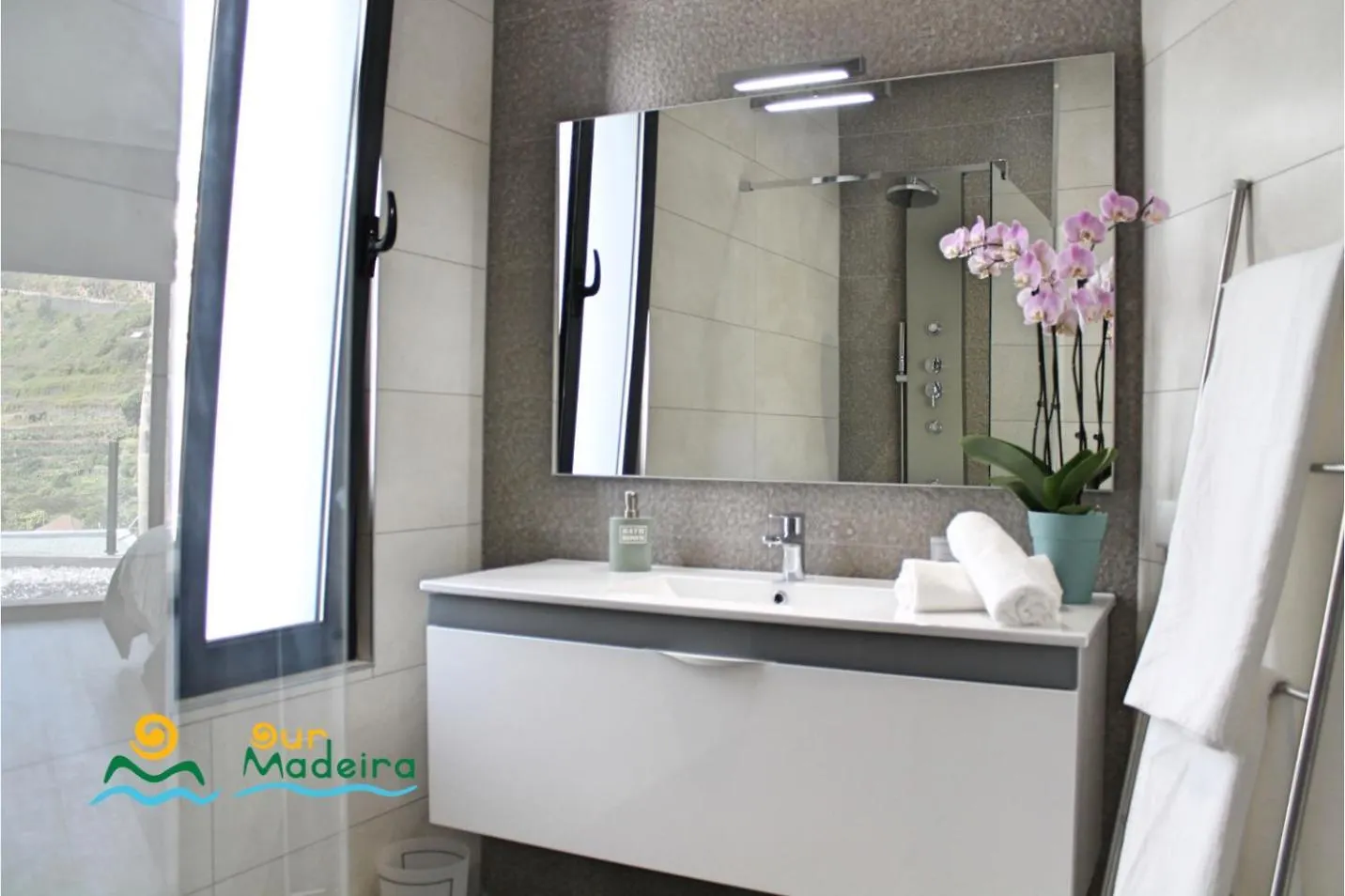 Ourmadeira - Calheta Charm, Modern Vila Portugal