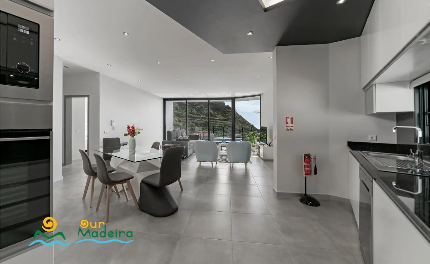 Villa Ourmadeira - Calheta Charm, Modern Vila